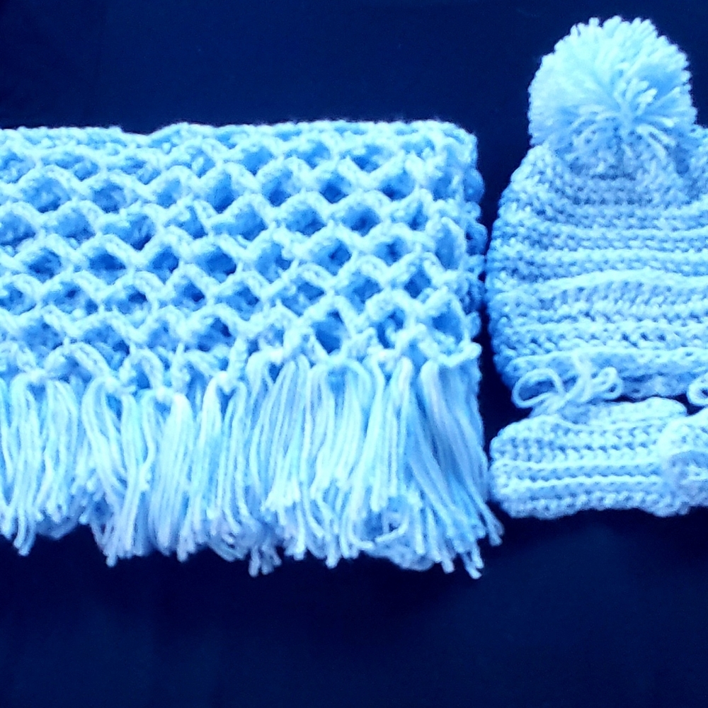 Baby blue blanket set.